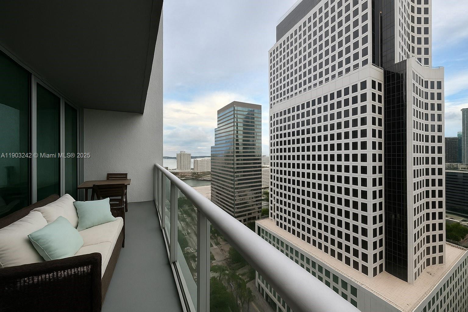 55 SE 6th St #2808, Miami FL 33131
