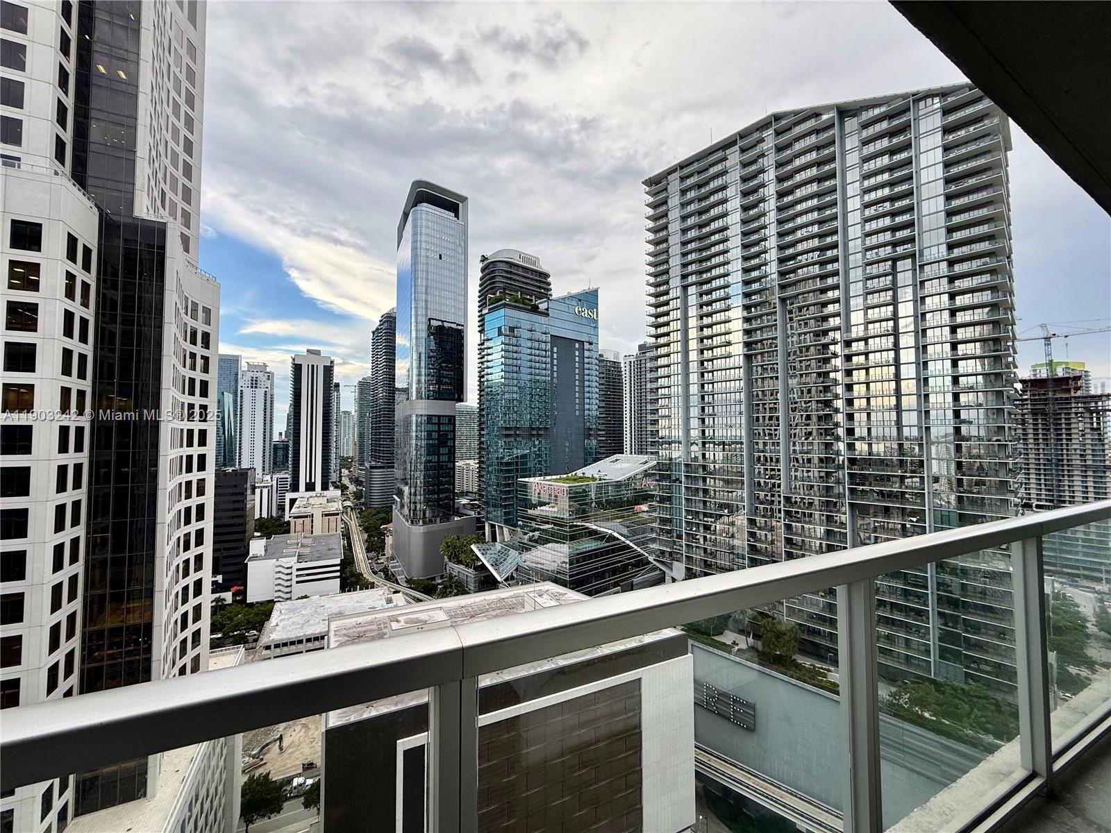 55 SE 6th St #2808, Miami FL 33131