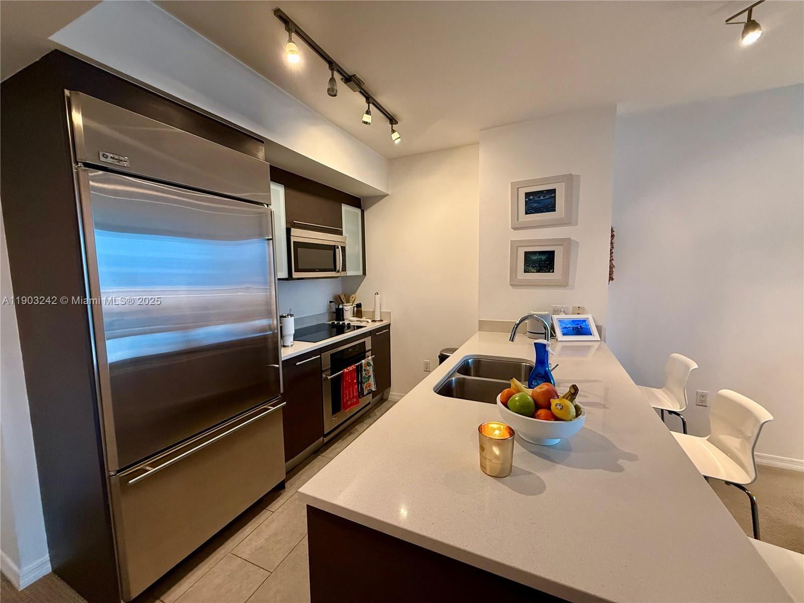 55 SE 6th St #2808, Miami FL 33131