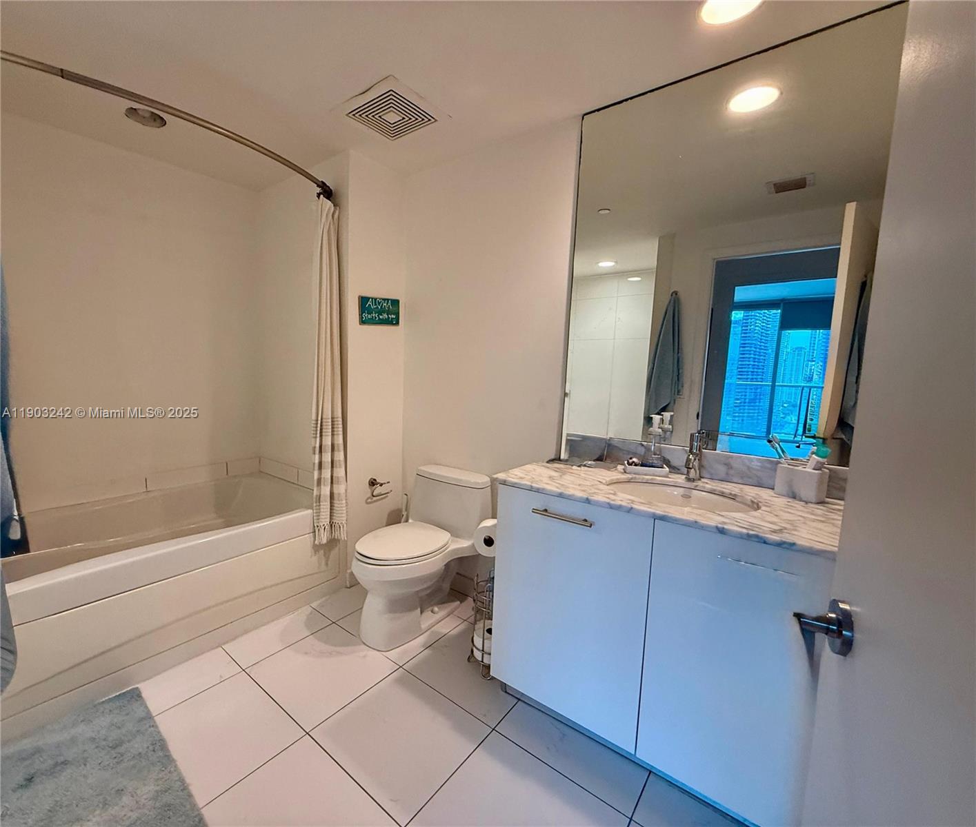 55 SE 6th St #2808, Miami FL 33131