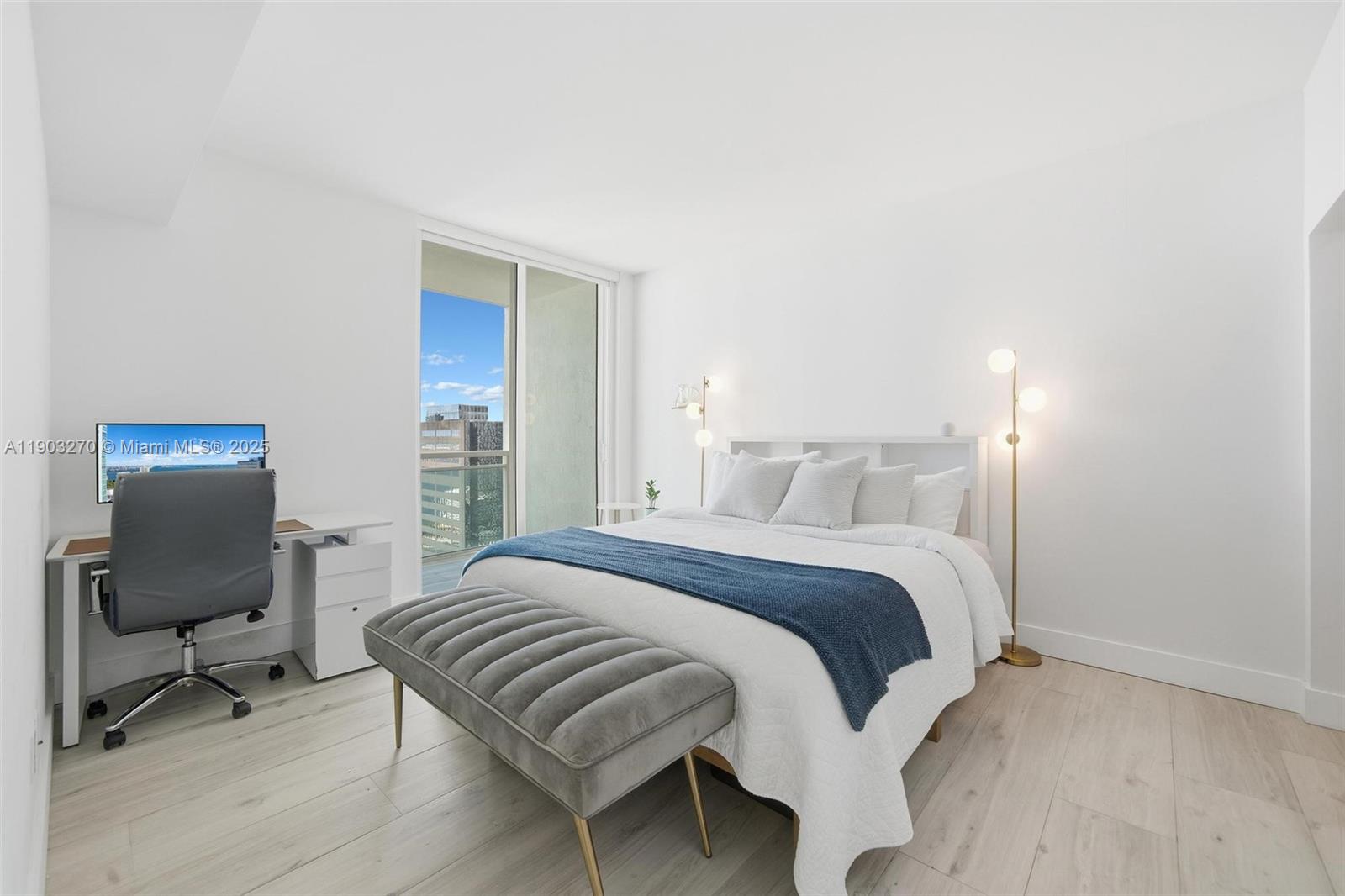 951 Brickell Ave #3504, Miami FL 33131