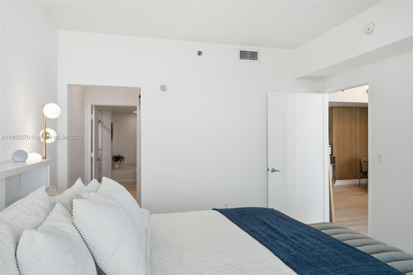 951 Brickell Ave #3504, Miami FL 33131