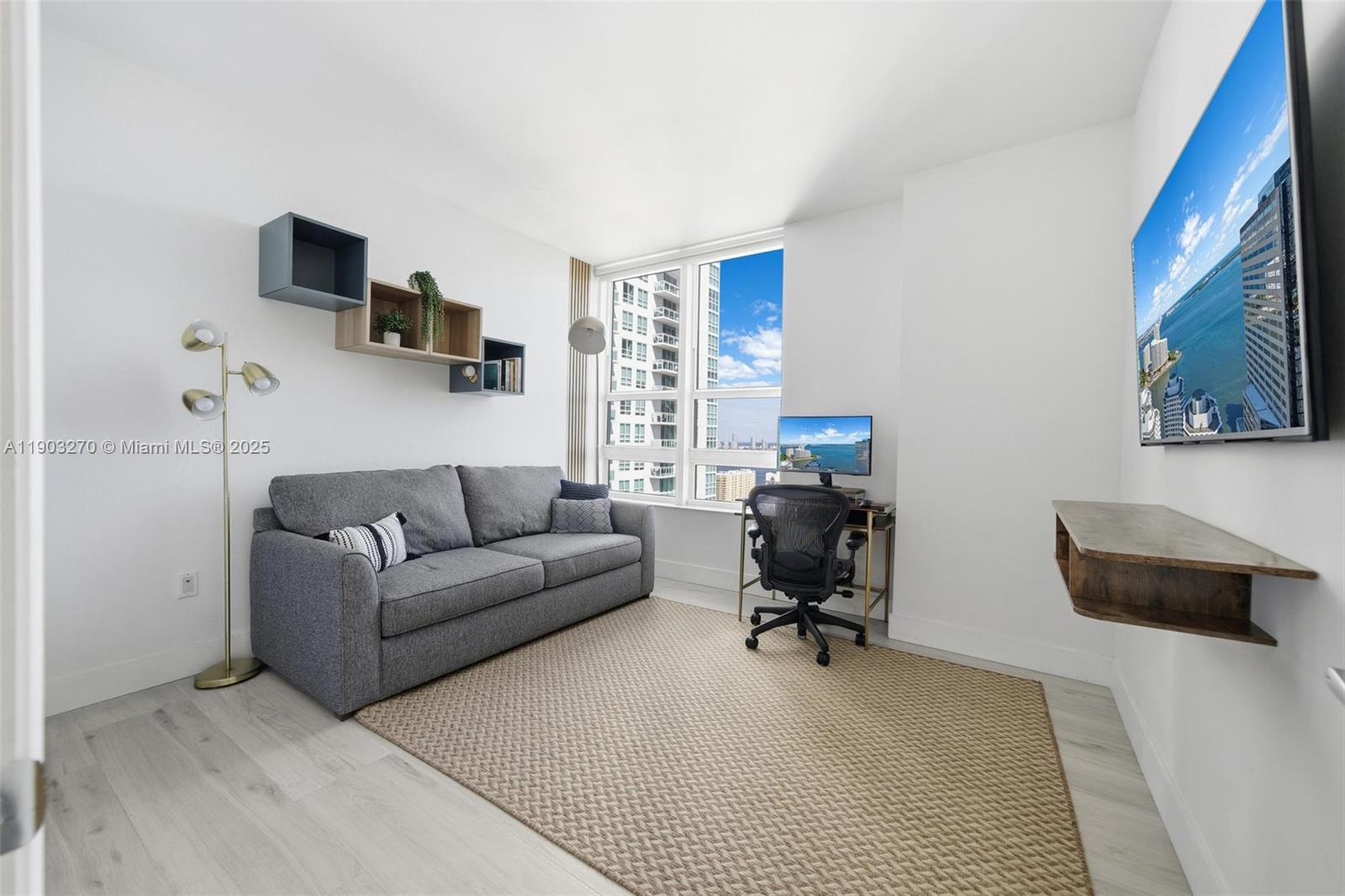 951 Brickell Ave #3504, Miami FL 33131