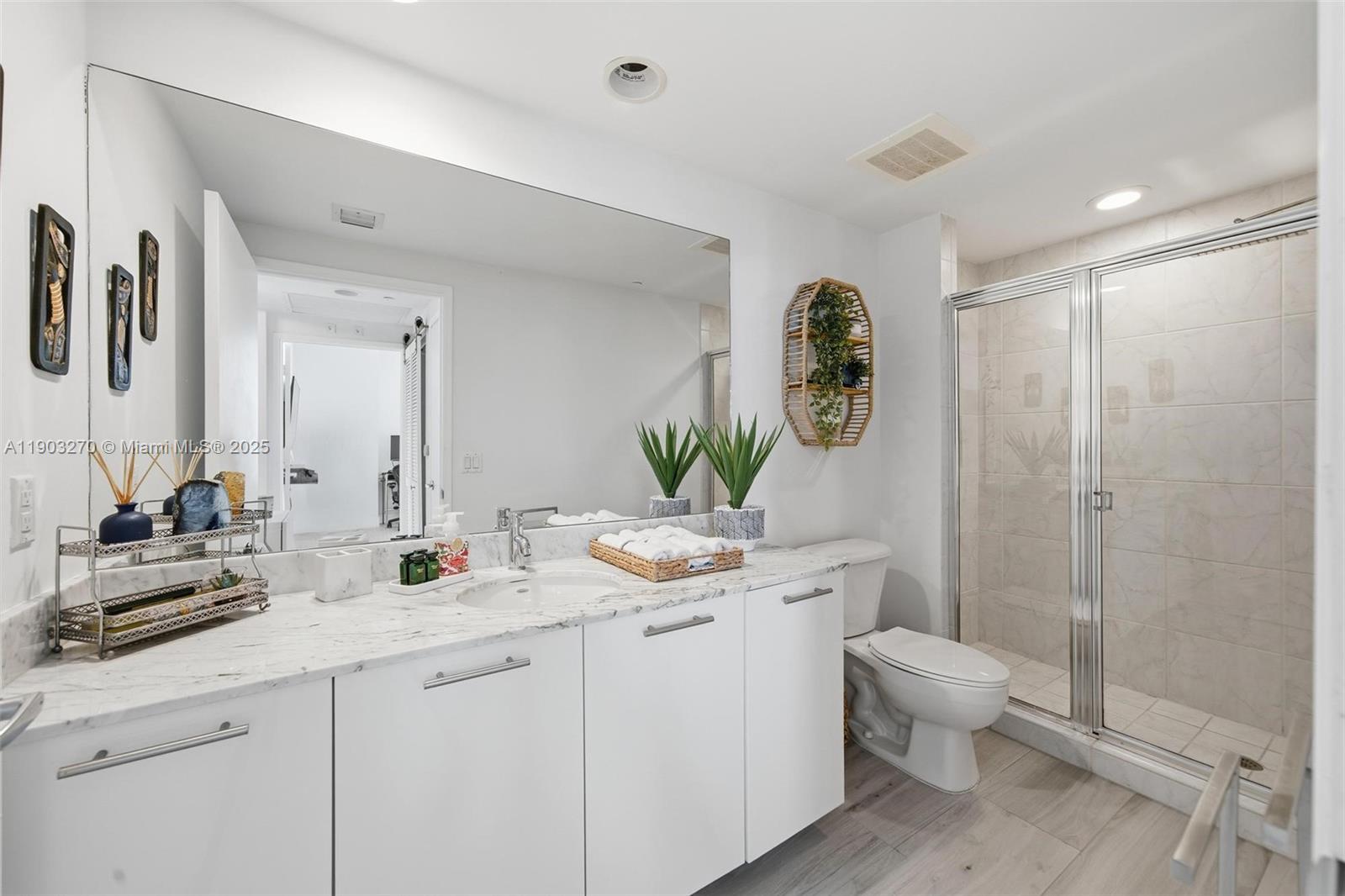 951 Brickell Ave #3504, Miami FL 33131