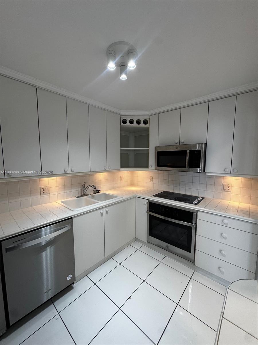 200 SE 15th Rd #6H, Miami FL 33129