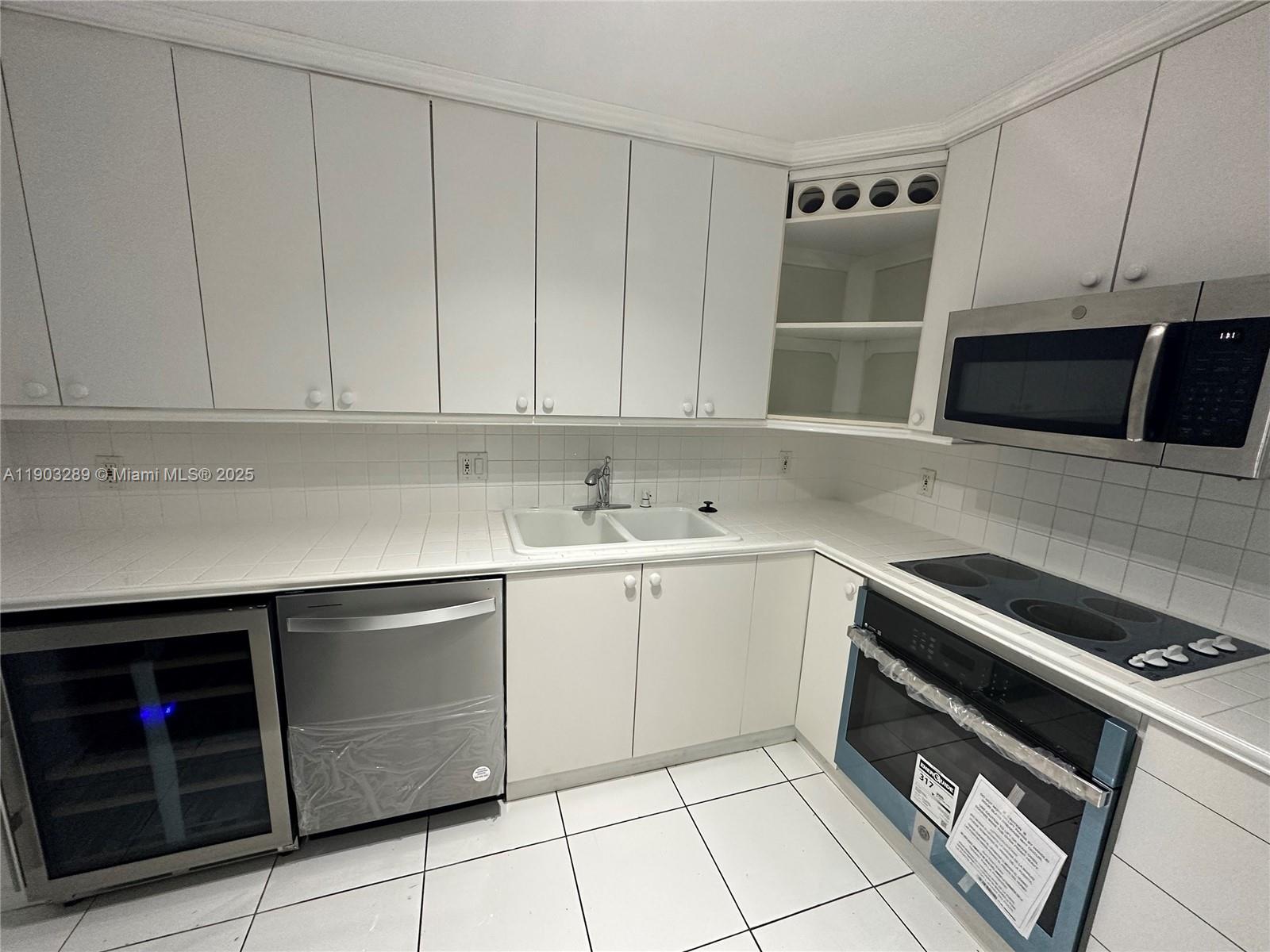 200 SE 15th Rd #6H, Miami FL 33129