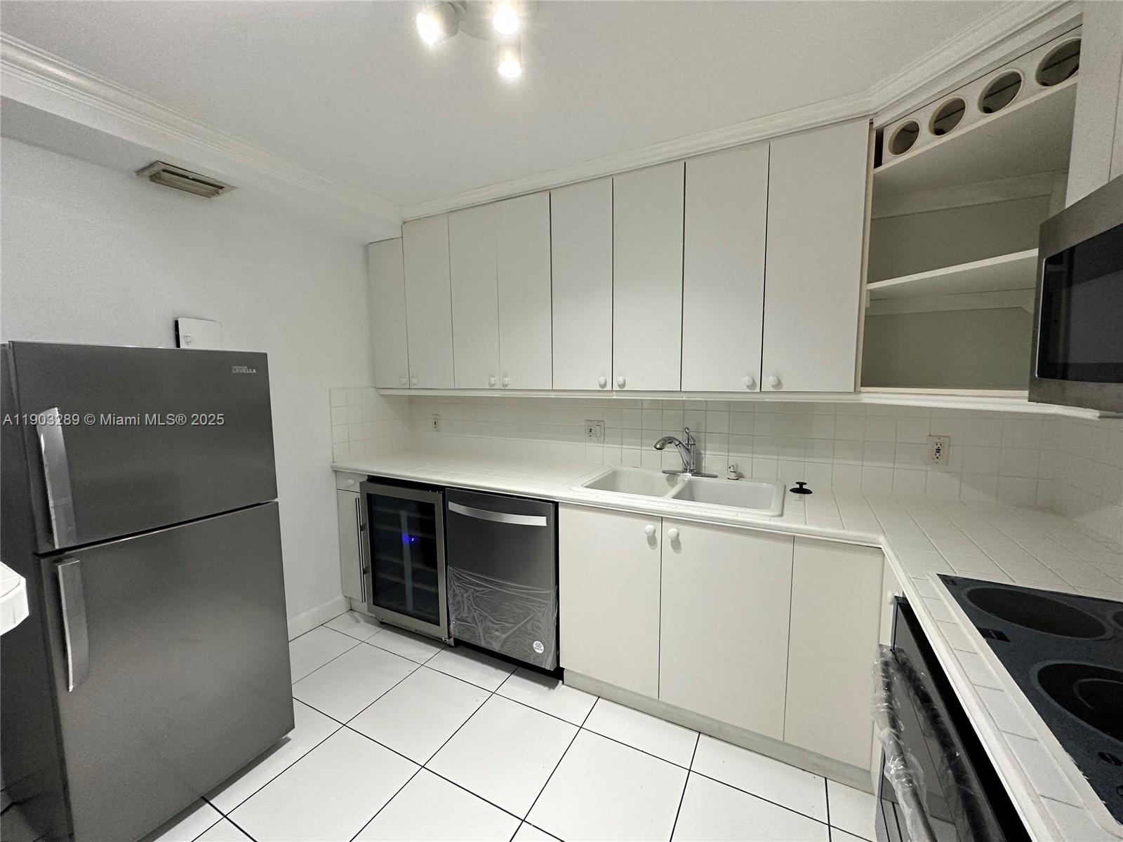 200 SE 15th Rd #6H, Miami FL 33129