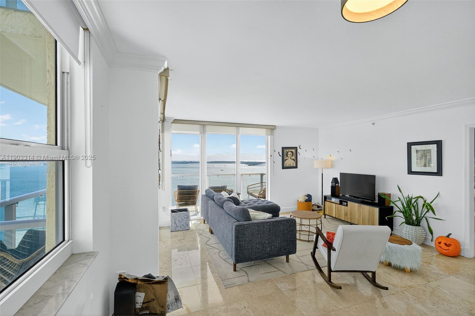 1155 Brickell Bay Dr #2210, Miami FL 33131