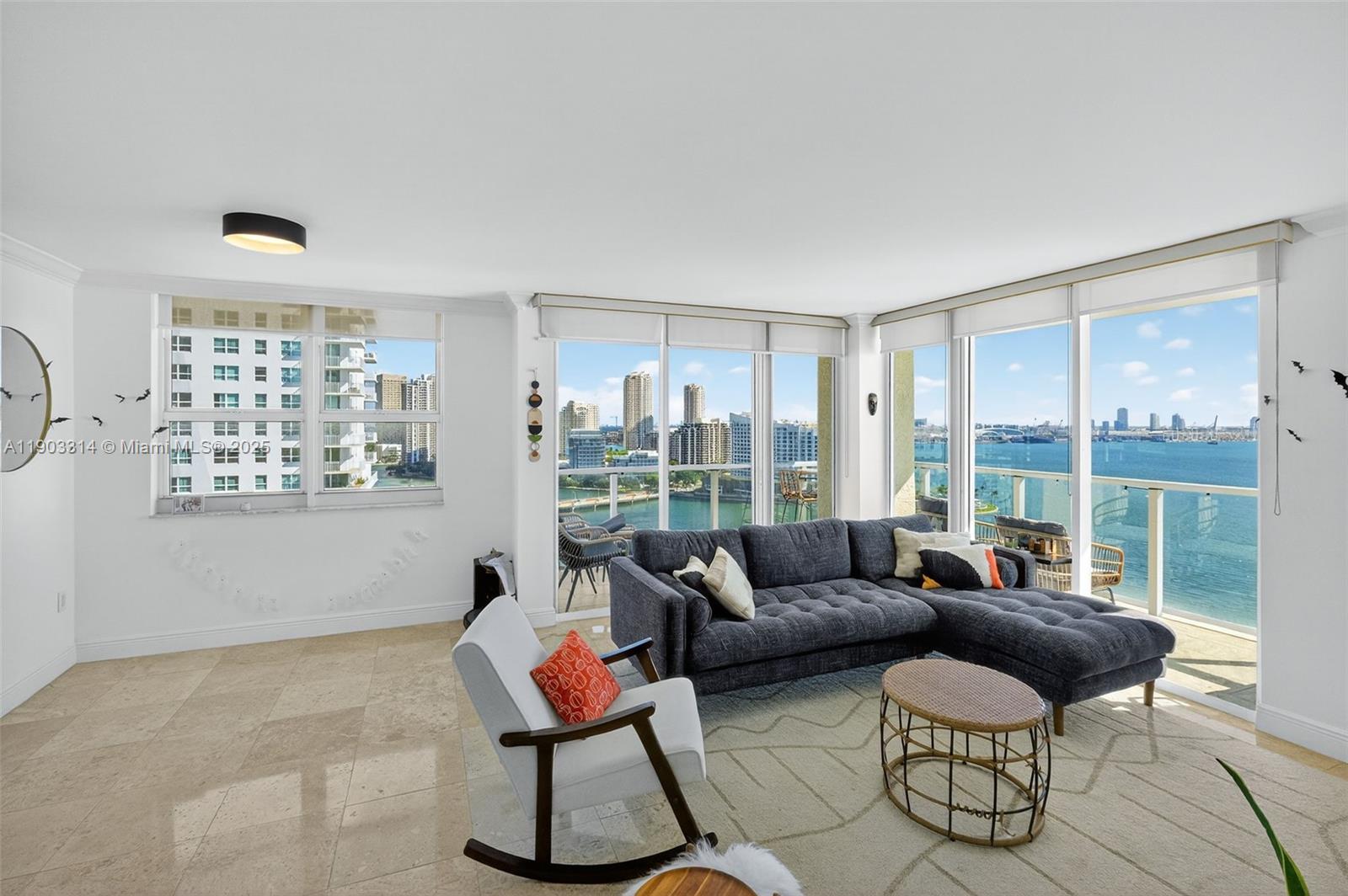 1155 Brickell Bay Dr #2210, Miami FL 33131