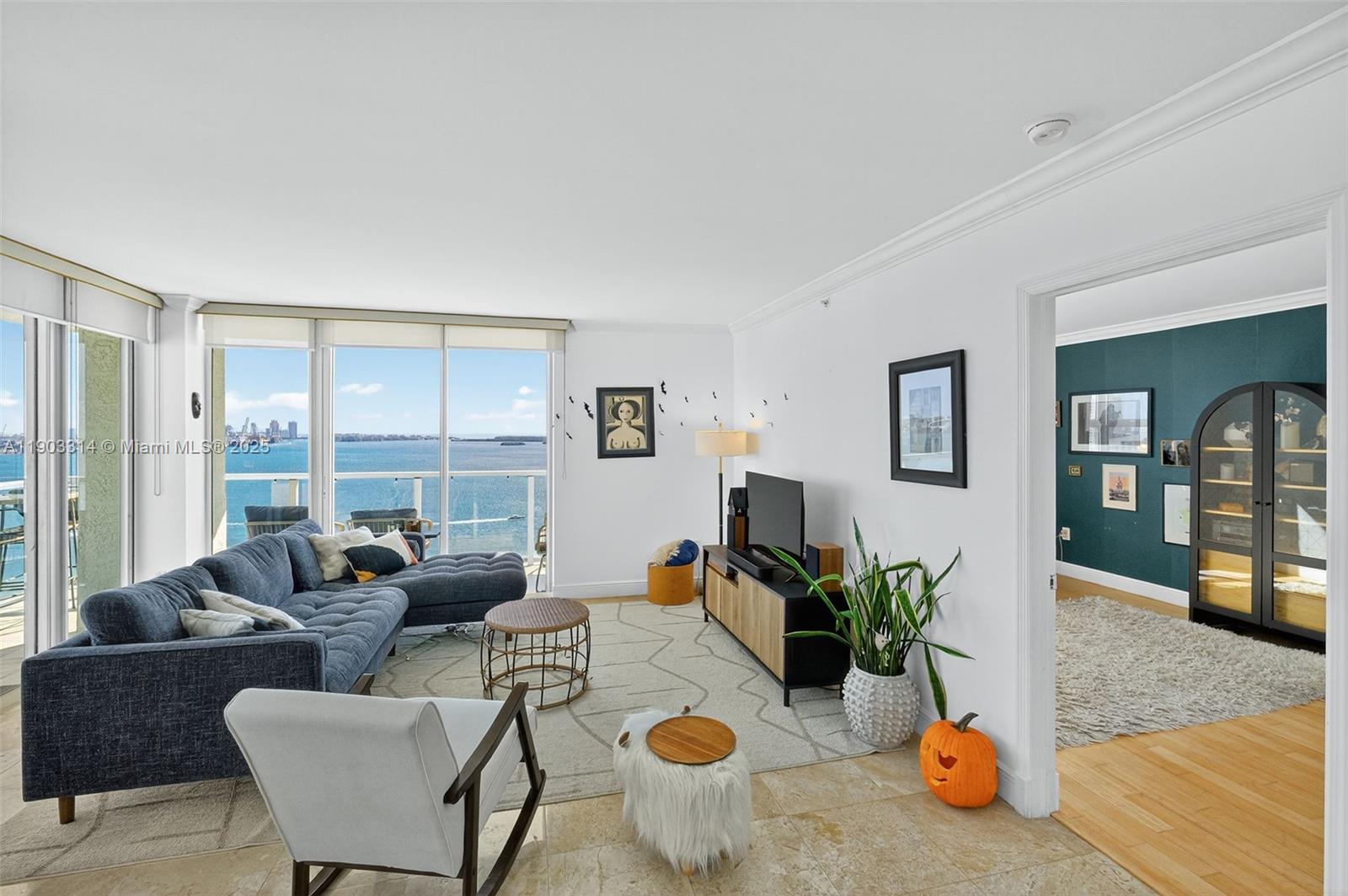 1155 Brickell Bay Dr #2210, Miami FL 33131