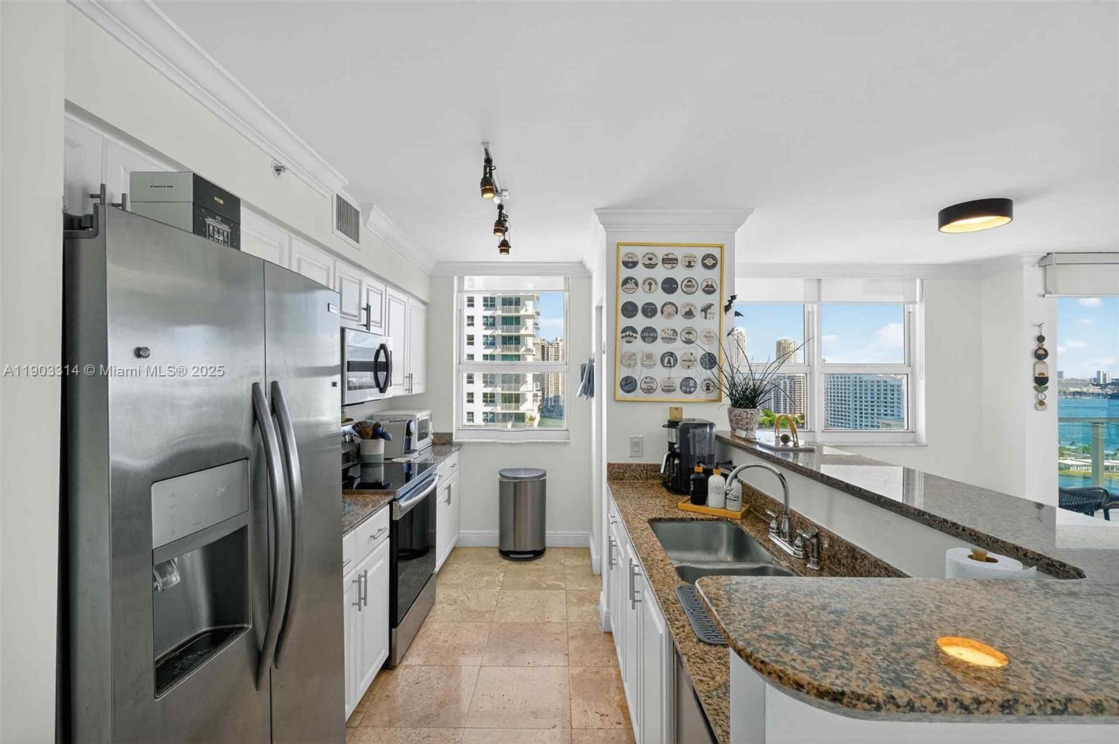 1155 Brickell Bay Dr #2210, Miami FL 33131