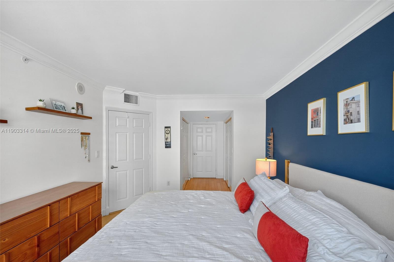 1155 Brickell Bay Dr #2210, Miami FL 33131