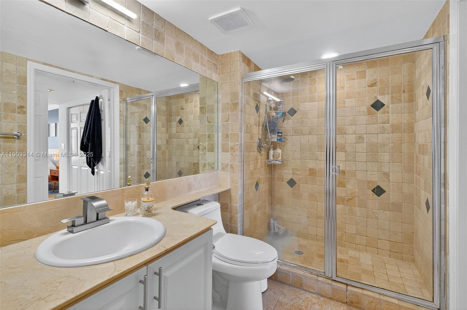 1155 Brickell Bay Dr #2210, Miami FL 33131