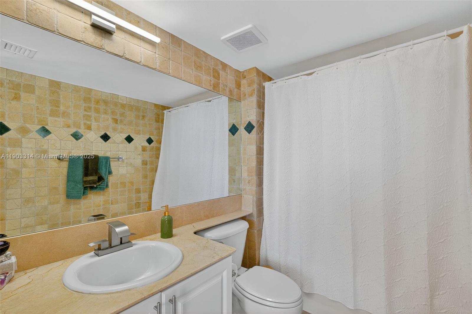 1155 Brickell Bay Dr #2210, Miami FL 33131