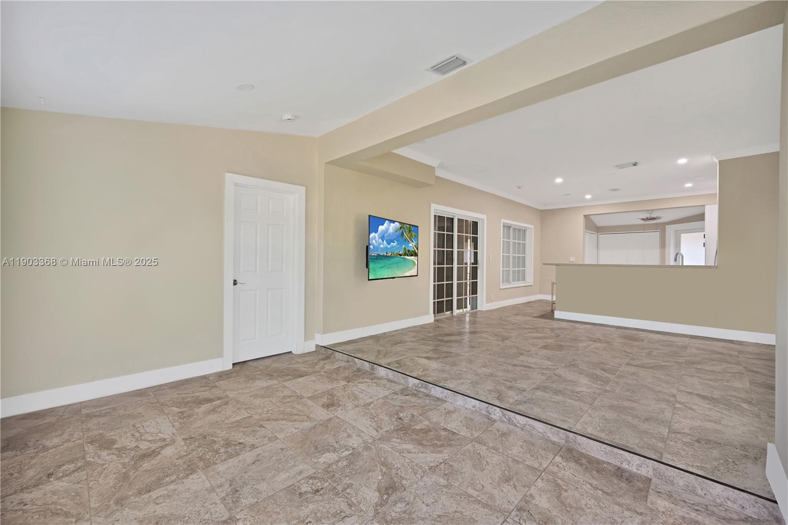 818 NE 3rd St, Hallandale Beach FL 33009