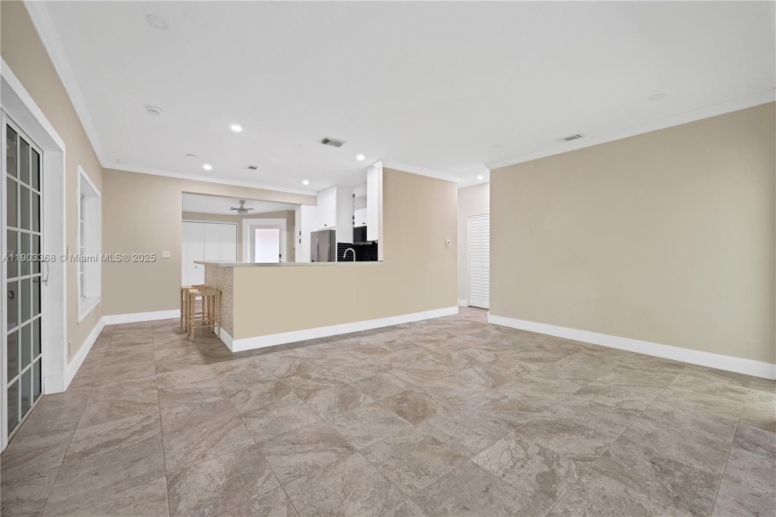 818 NE 3rd St, Hallandale Beach FL 33009
