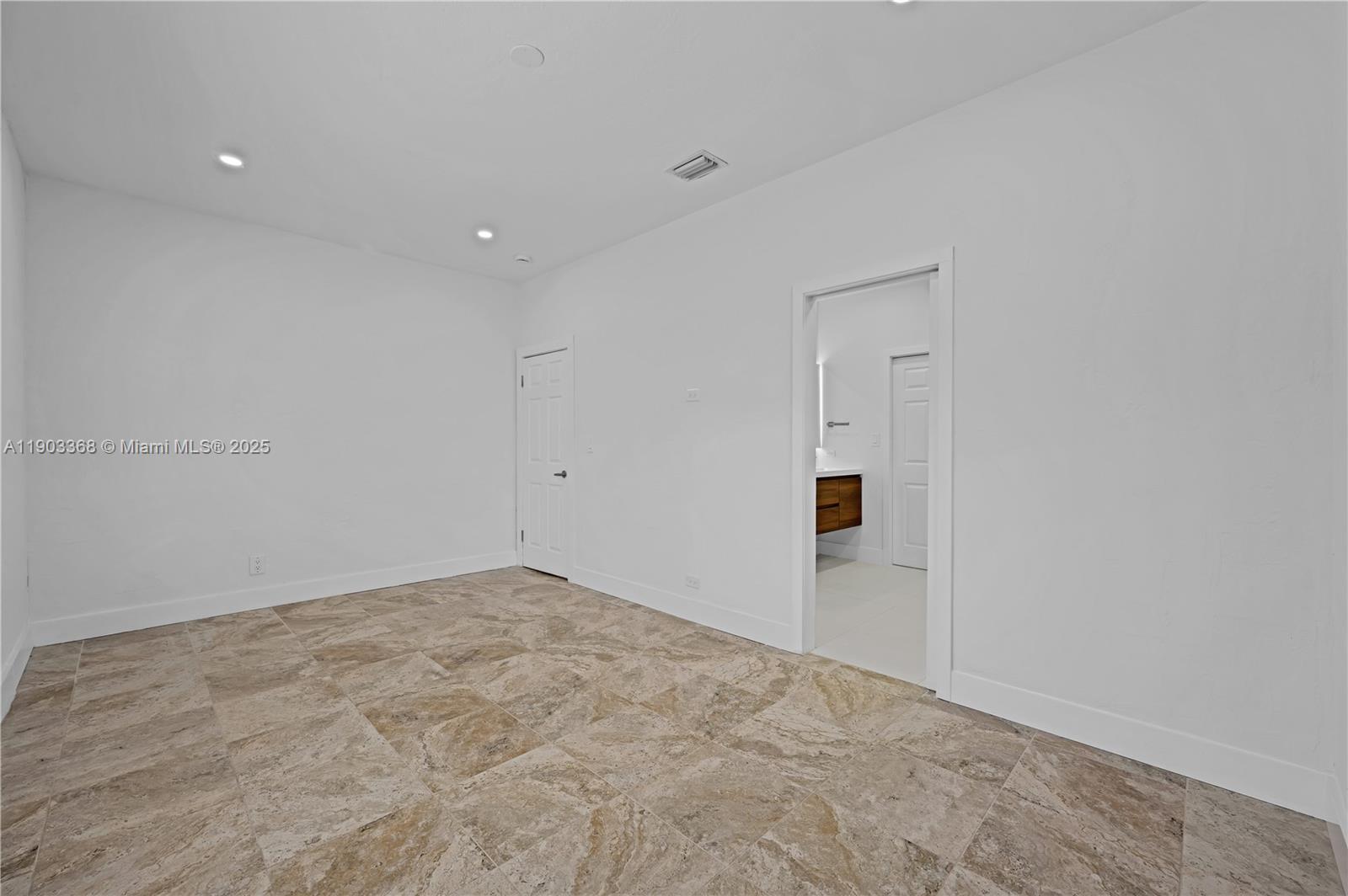 818 NE 3rd St, Hallandale Beach FL 33009