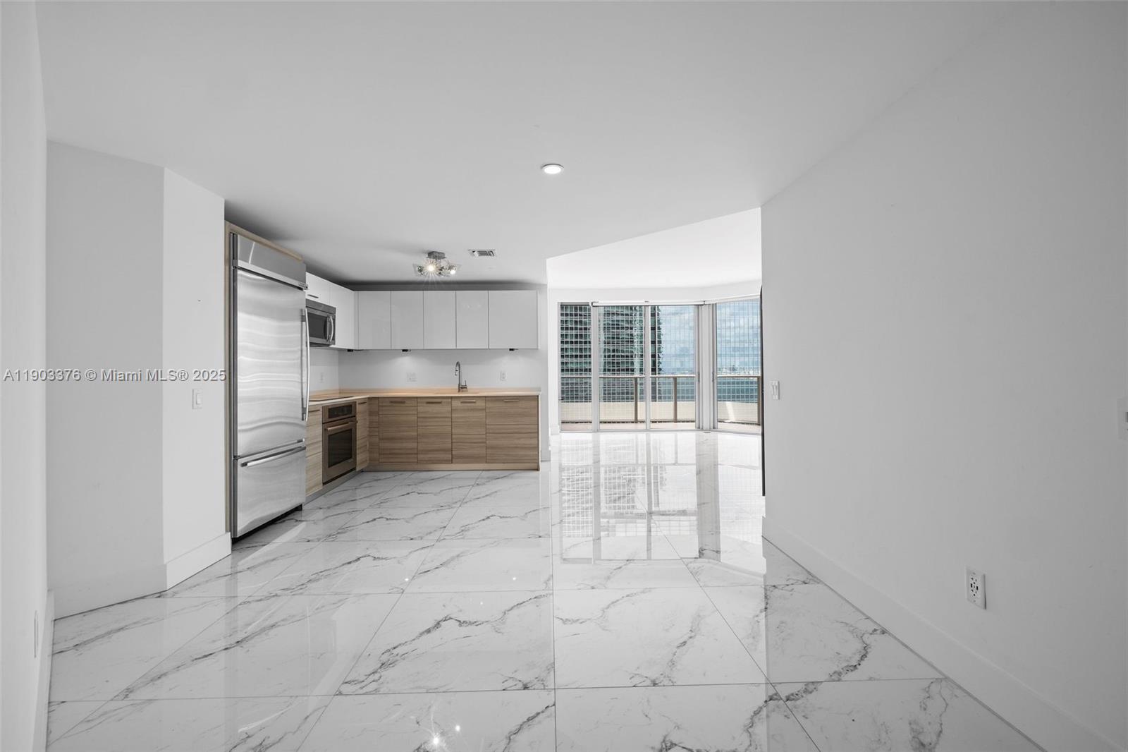 1300 Brickell Bay Dr #2402, Miami FL 33131