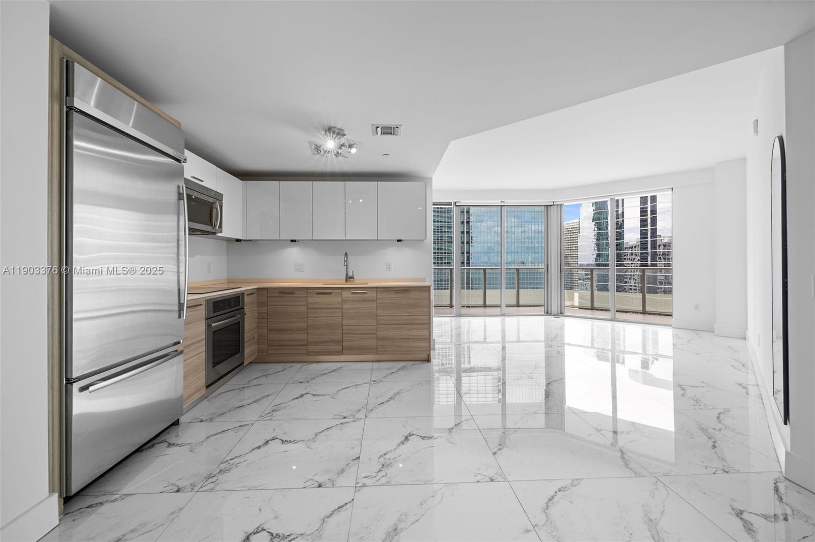 1300 Brickell Bay Dr #2402, Miami FL 33131