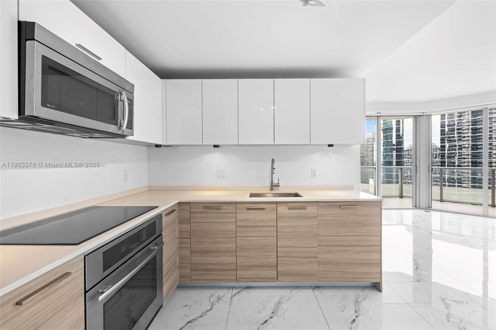 1300 Brickell Bay Dr #2402, Miami FL 33131