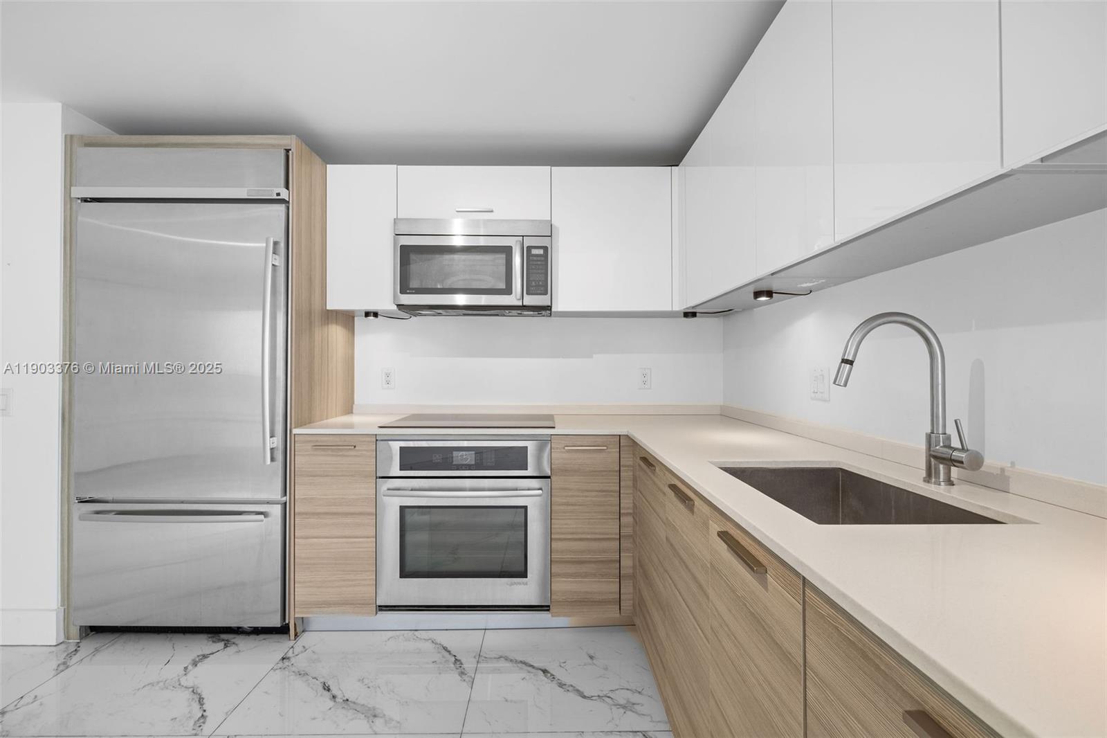 1300 Brickell Bay Dr #2402, Miami FL 33131