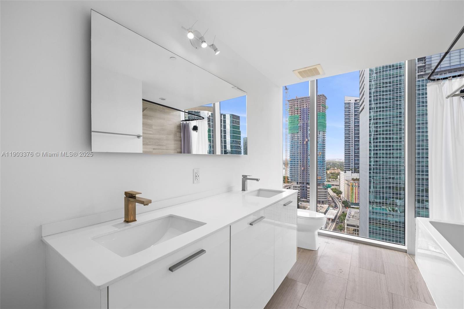 1300 Brickell Bay Dr #2402, Miami FL 33131