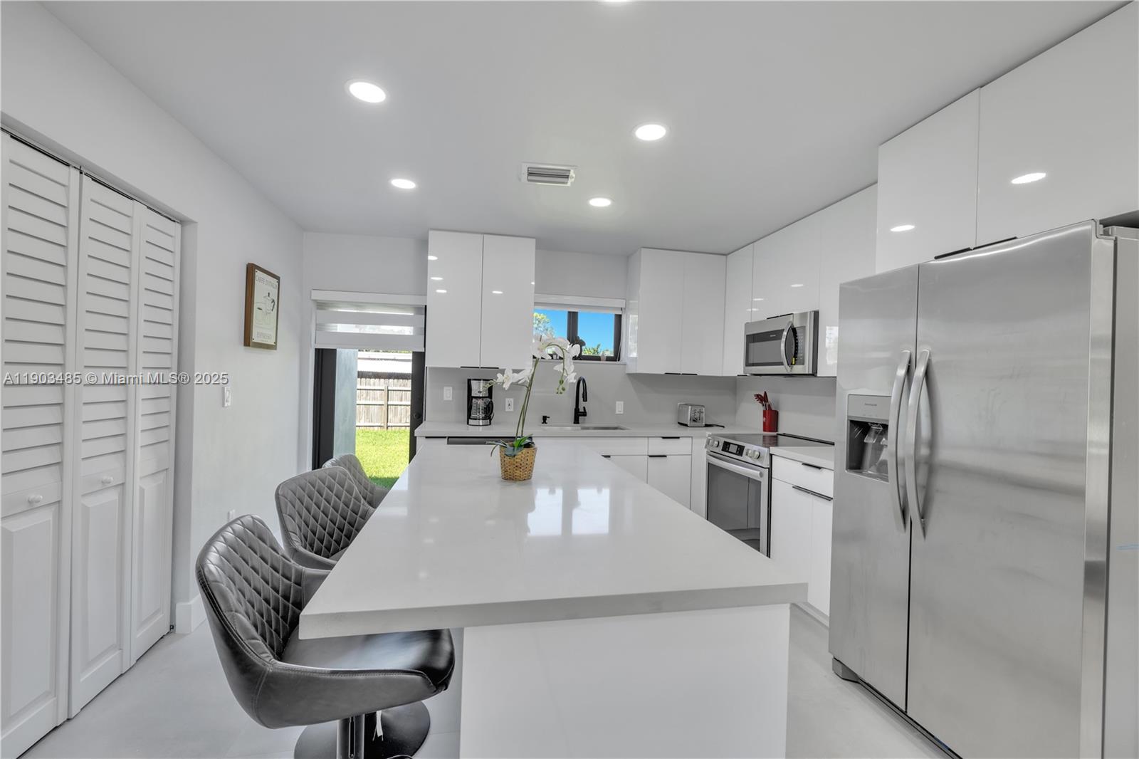 6021 SW 19th St, Miami FL 33155