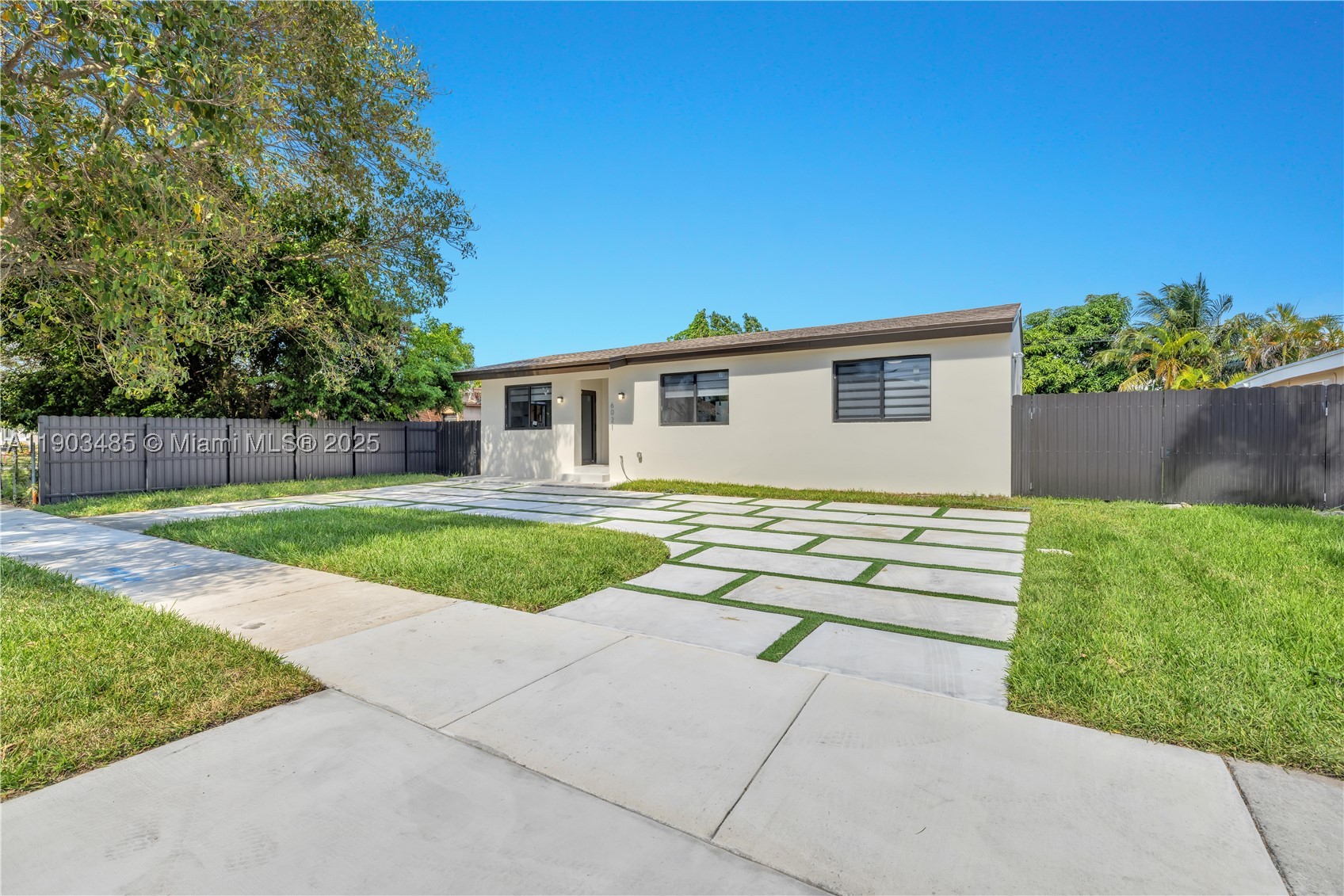 6021 SW 19th St, Miami FL 33155