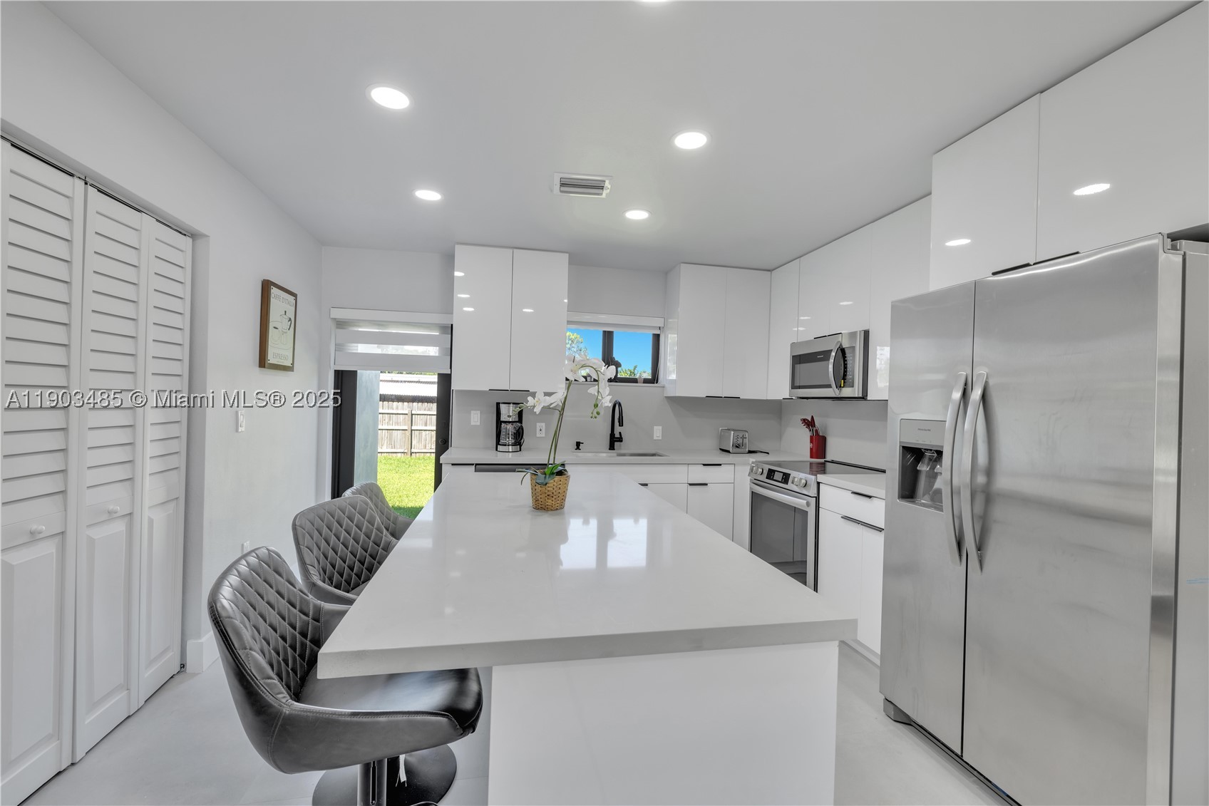 6021 SW 19th St, Miami FL 33155