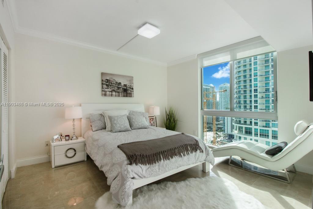 325 S Biscayne Blvd #2214, Miami FL 33131