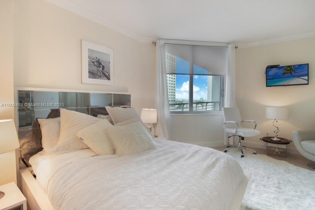325 S Biscayne Blvd #2214, Miami FL 33131