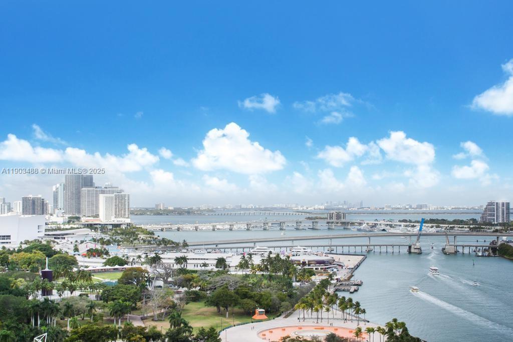 325 S Biscayne Blvd #2214, Miami FL 33131