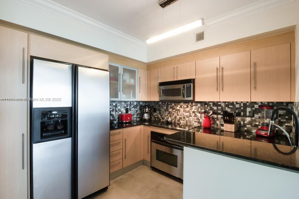 325 S Biscayne Blvd #2214, Miami FL 33131