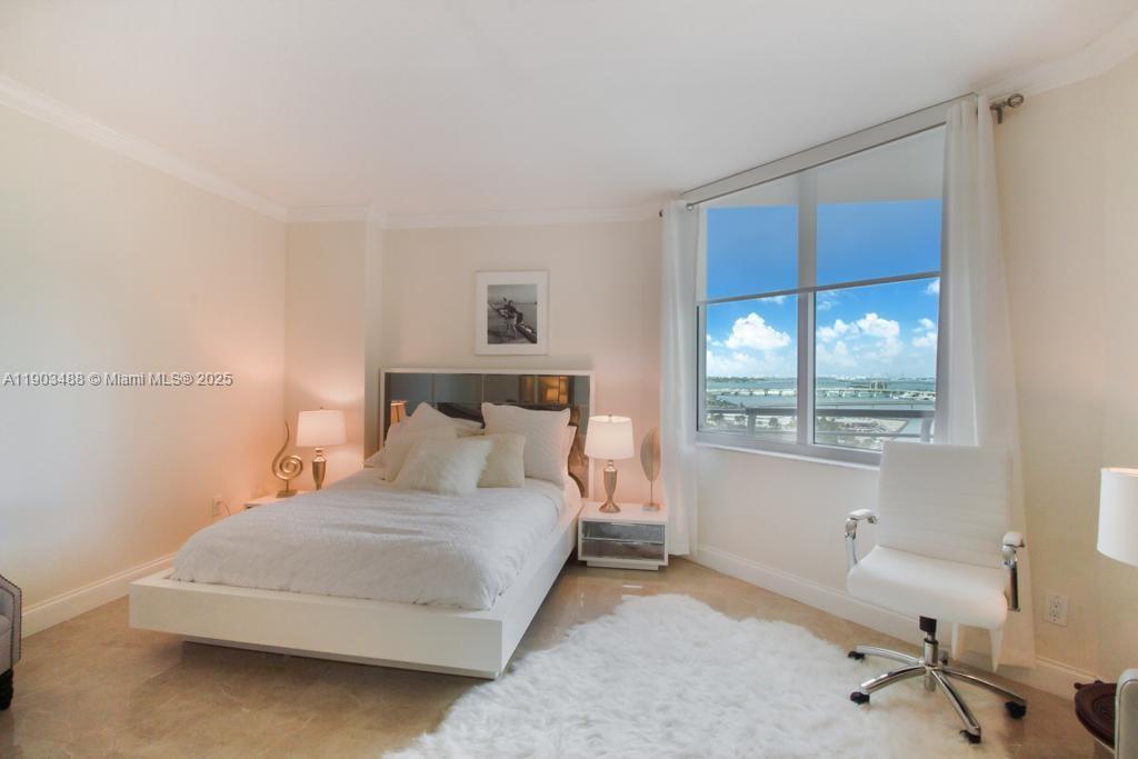 325 S Biscayne Blvd #2214, Miami FL 33131