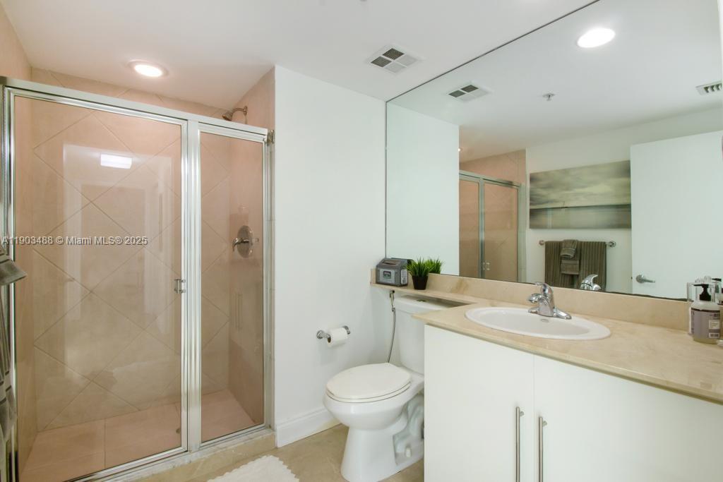 325 S Biscayne Blvd #2214, Miami FL 33131