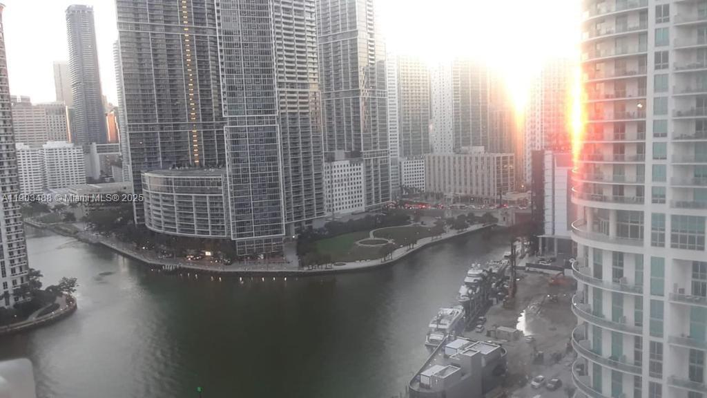 325 S Biscayne Blvd #2214, Miami FL 33131