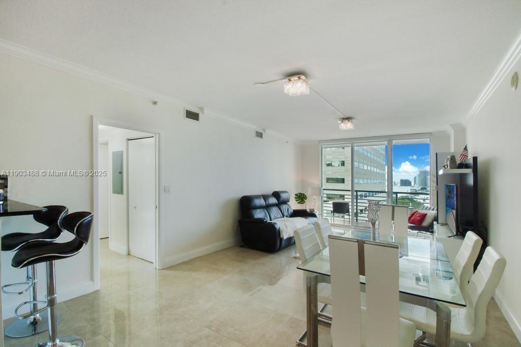 325 S Biscayne Blvd #2214, Miami FL 33131