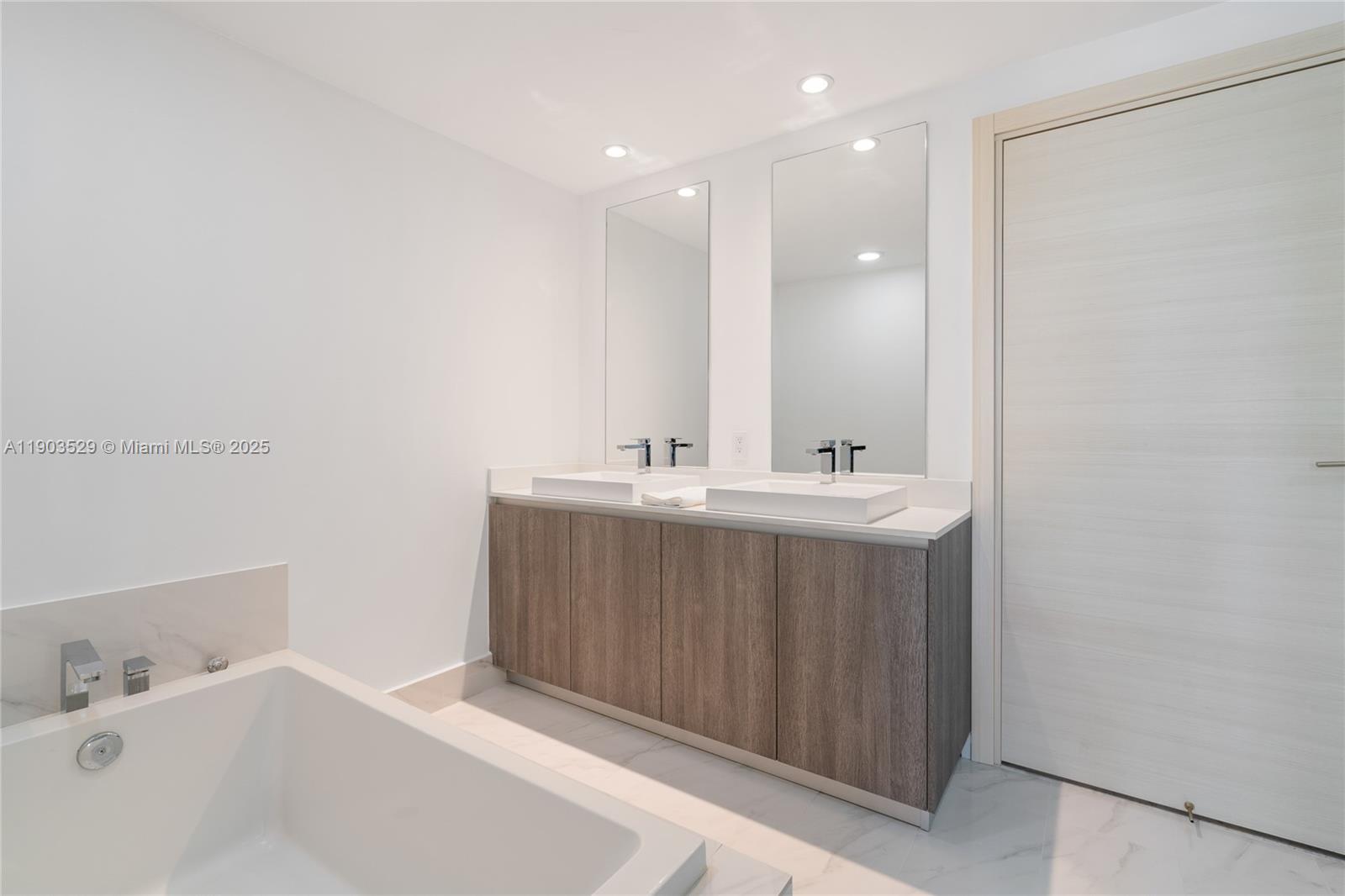 801 S Miami Ave #1002, Miami FL 33130