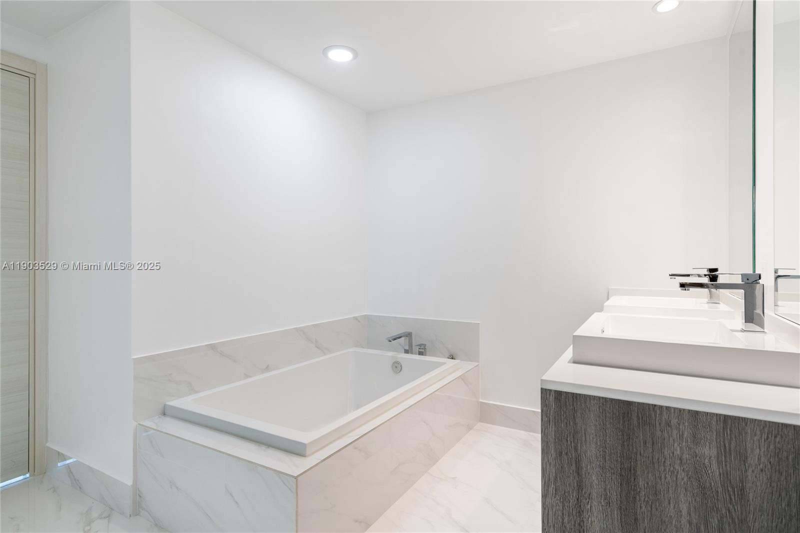 801 S Miami Ave #1002, Miami FL 33130