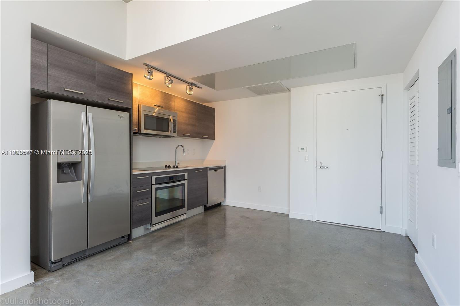 151 SE 1st St #1604, Miami FL 33131