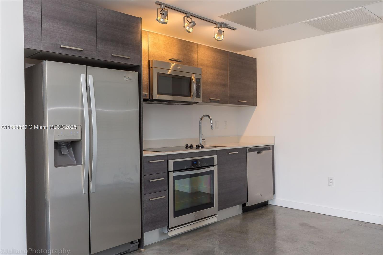 151 SE 1st St #1604, Miami FL 33131