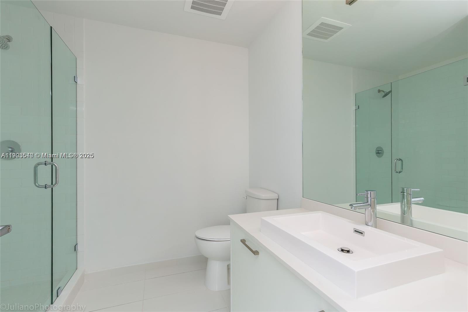 151 SE 1st St #1604, Miami FL 33131