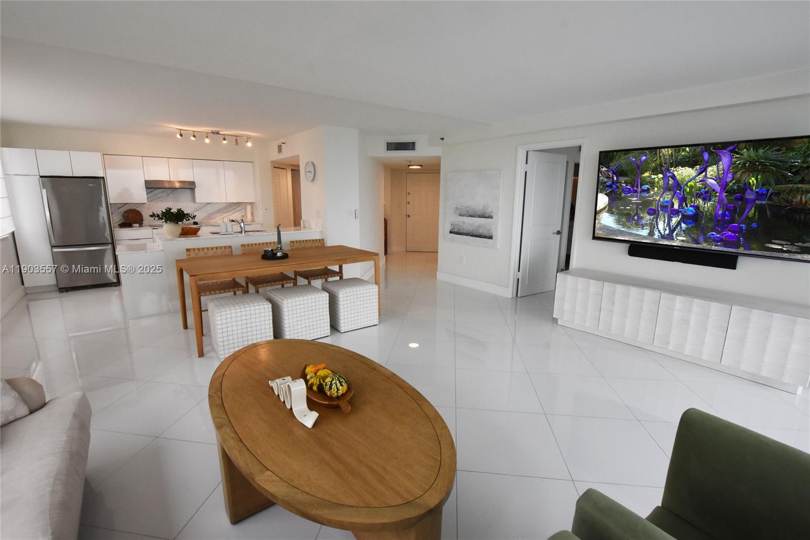 540 BRICKELL KEY DR #1427, Miami FL 33131