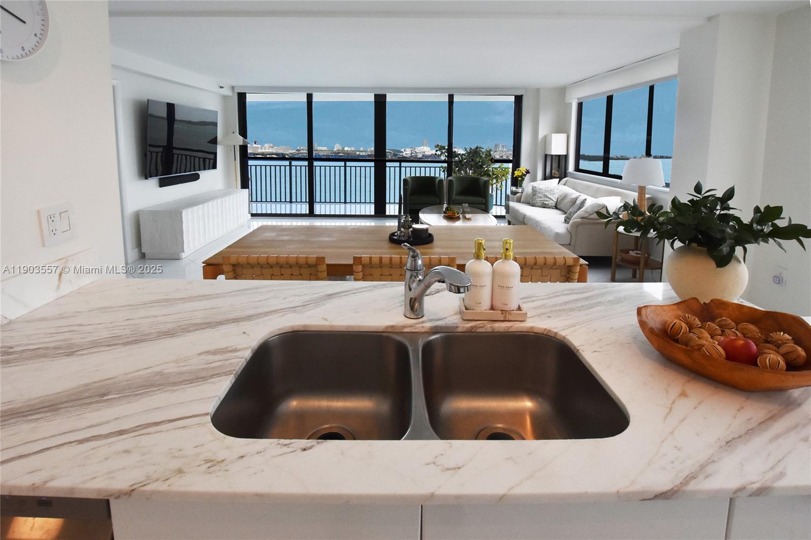 540 BRICKELL KEY DR #1427, Miami FL 33131