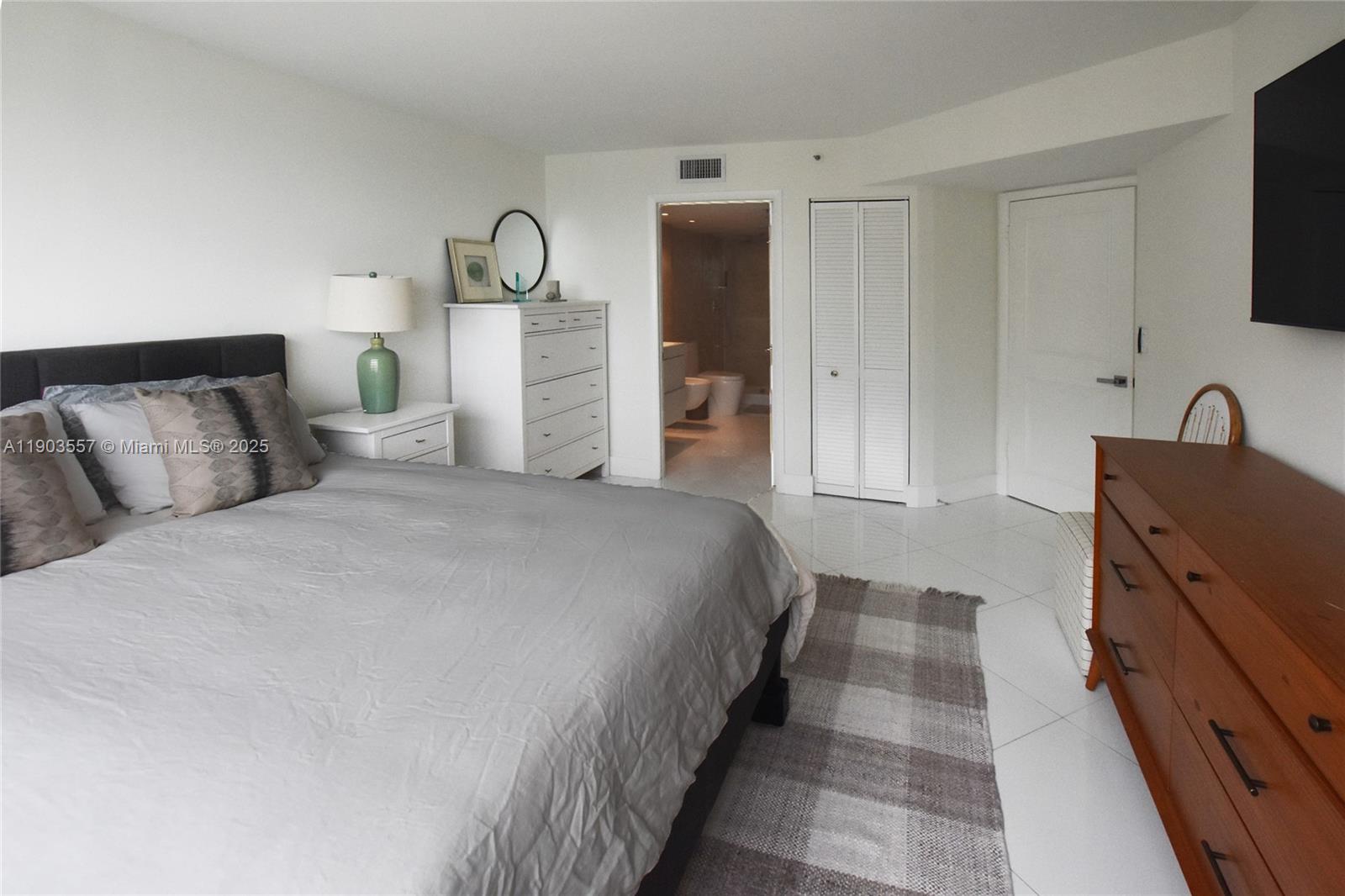 540 BRICKELL KEY DR #1427, Miami FL 33131