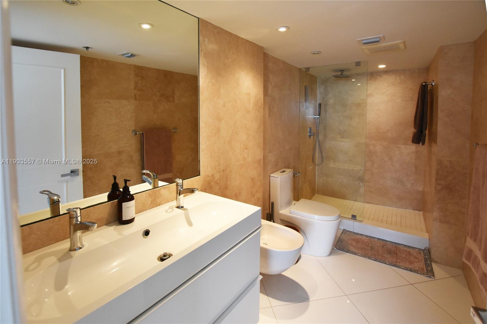 540 BRICKELL KEY DR #1427, Miami FL 33131
