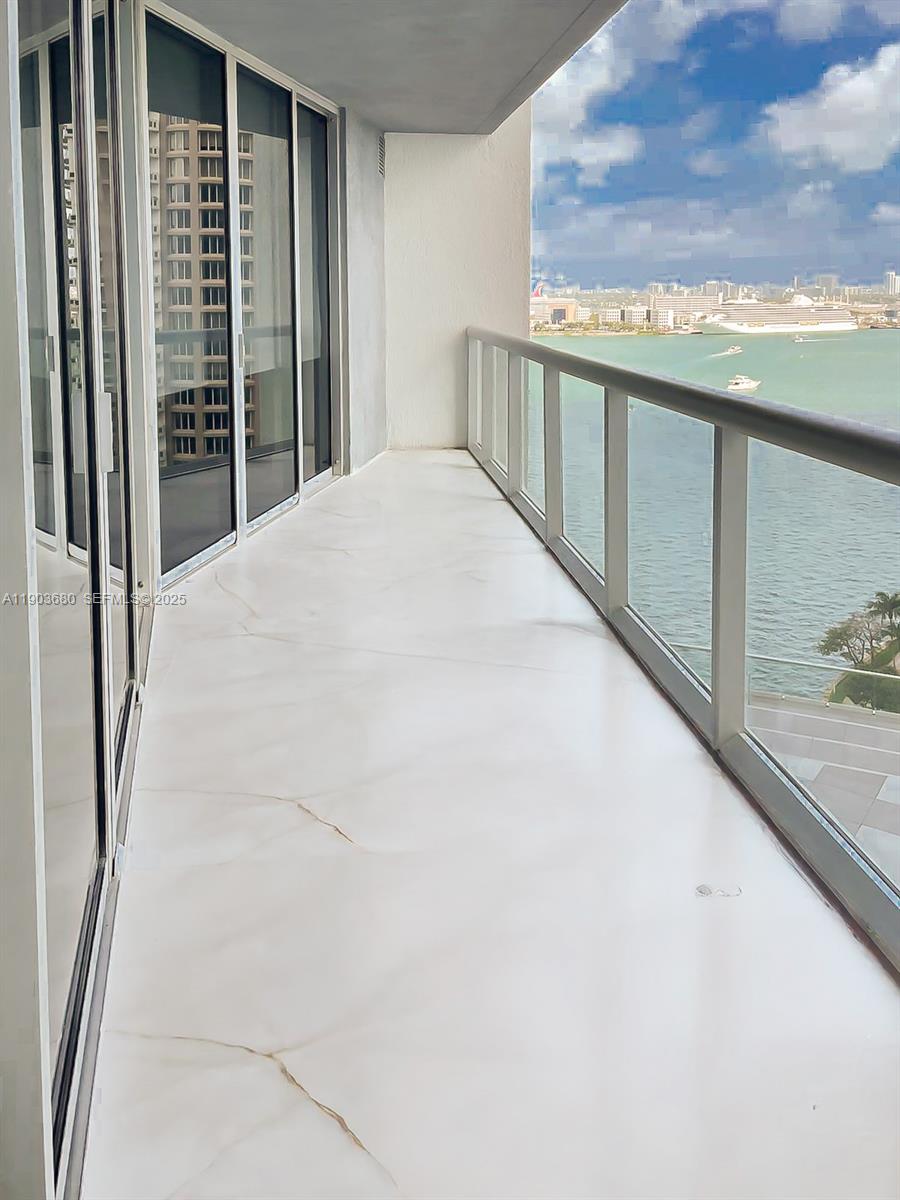 465 Brickell Ave #1705, Miami FL 33131