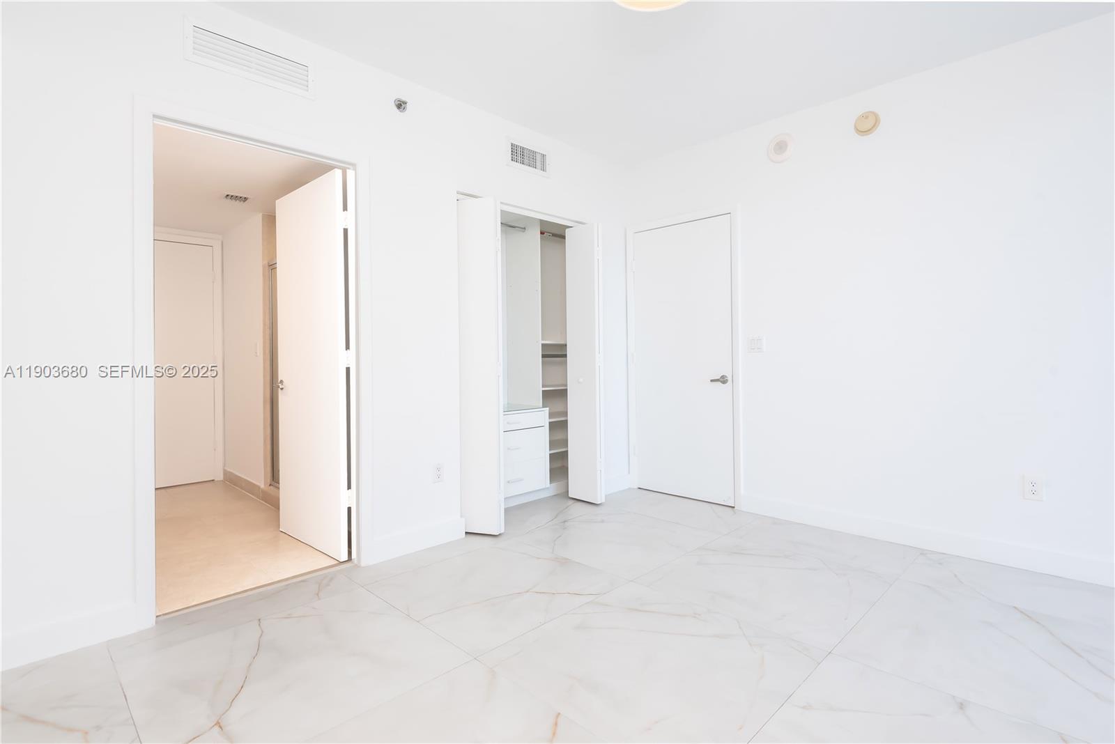 465 Brickell Ave #1705, Miami FL 33131