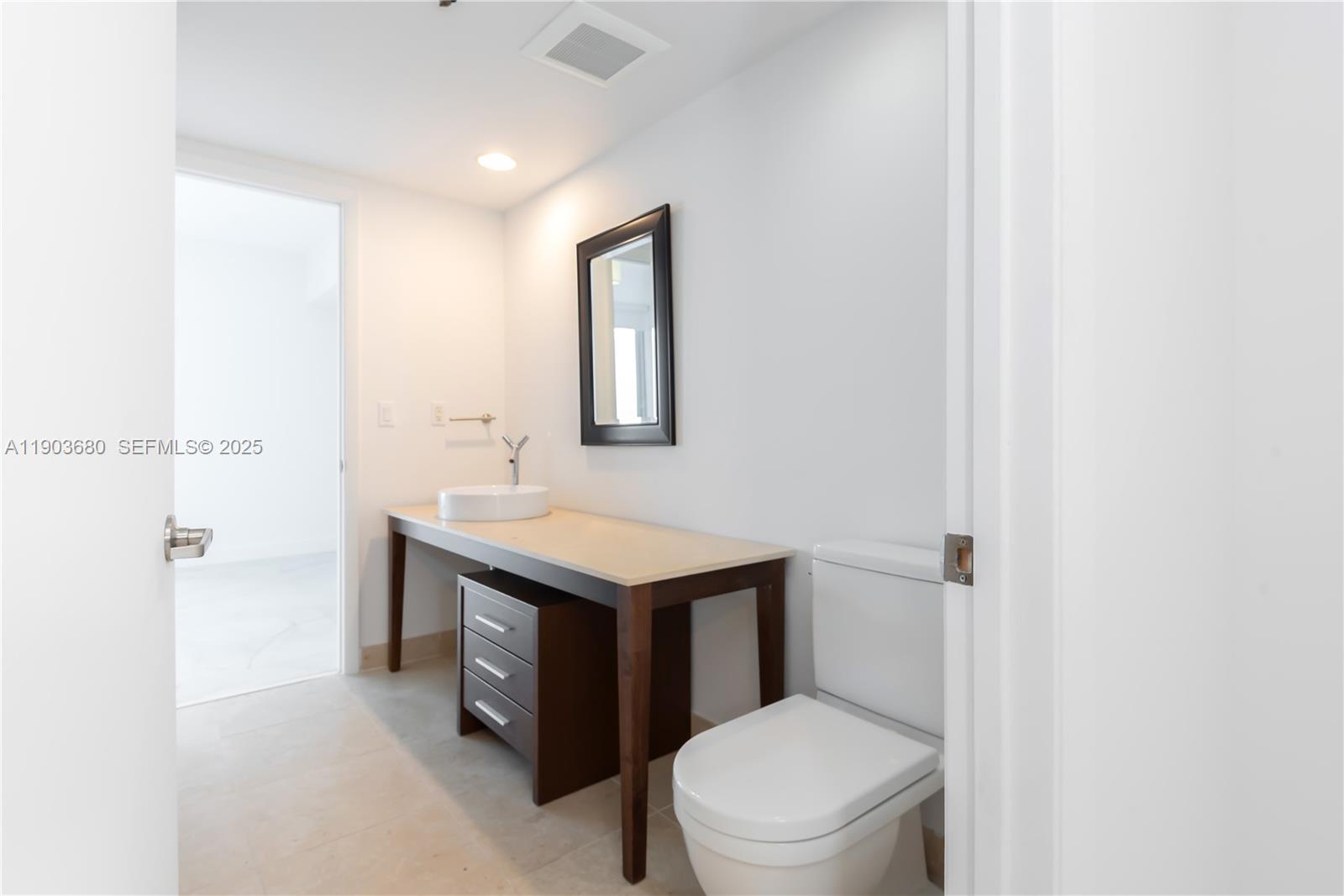 465 Brickell Ave #1705, Miami FL 33131