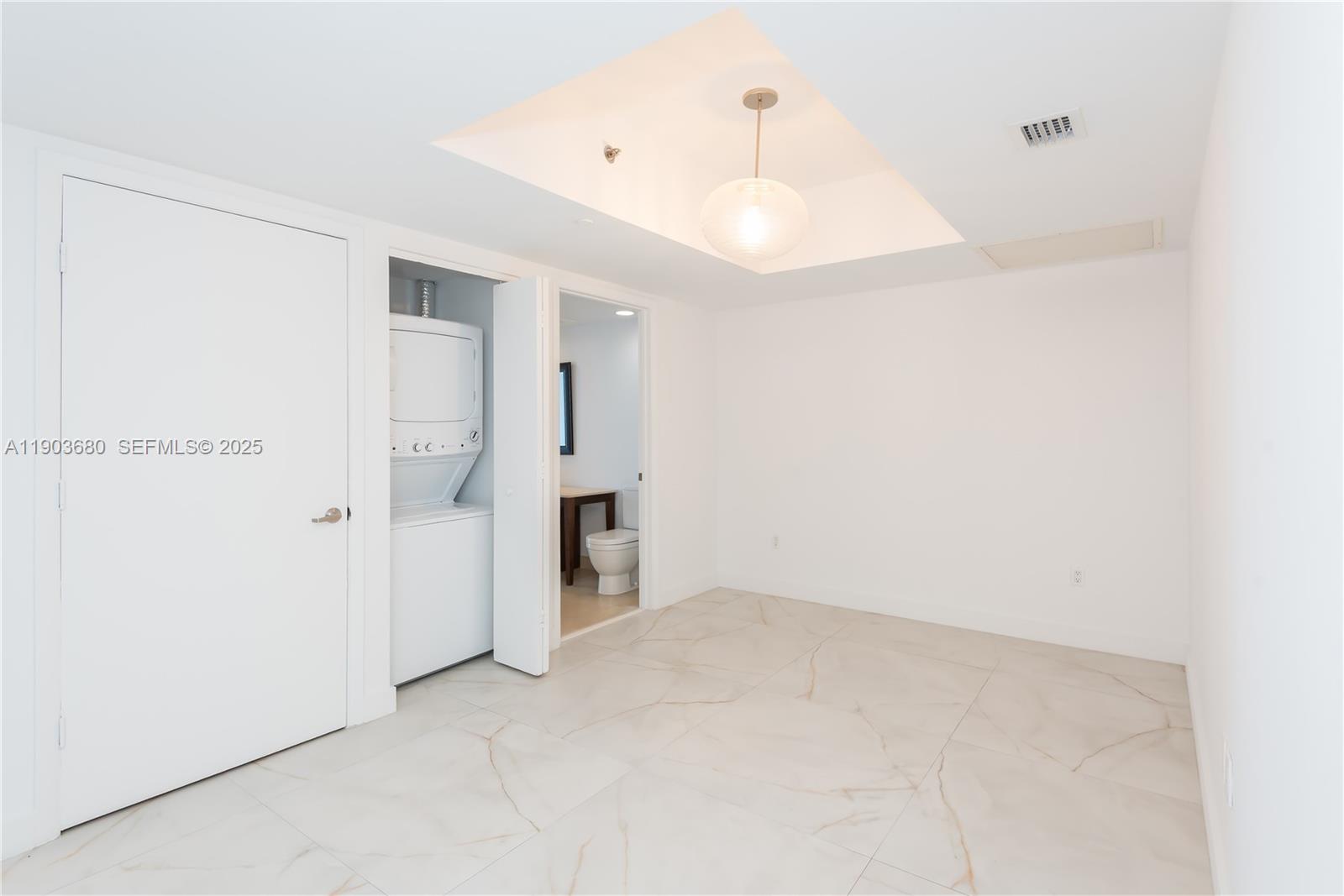 465 Brickell Ave #1705, Miami FL 33131